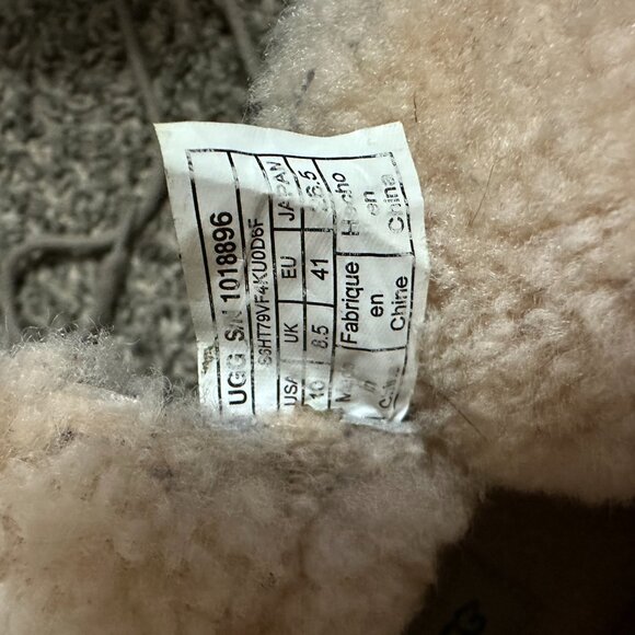 Used Good Condition Weather proof Uggs FRASER style - Picture 3 of 8